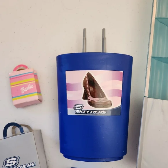 2005 My Scene Mall Maniacs Skechers Shoe Store Playset Pieces Parts Shoe Box - Picture 4 of 7